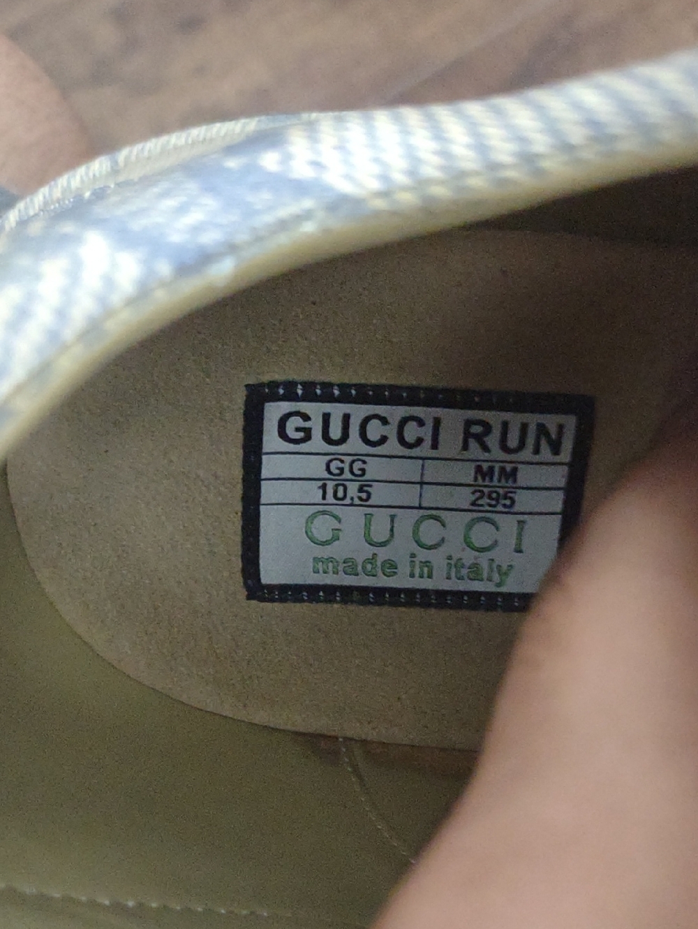 Gucci Run Low-Top Sneaker in Beige and Black Accents - Picture 2 of 7